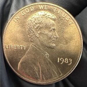 Rare Error 1983 - Brass coloring, Missing E on back. Ungraded circulated